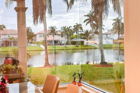 Casa en venta en Pembroke Pines, Florida, 4 dormitorios, 361.3 m2 № 1934002 - foto 9