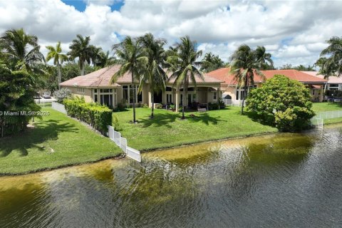 Casa en venta en Pembroke Pines, Florida, 4 dormitorios, 361.3 m2 № 1934002 - foto 28