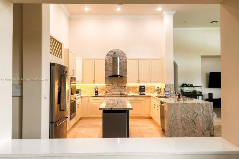 Casa en venta en Pembroke Pines, Florida, 4 dormitorios, 361.3 m2 № 1934002 - foto 25