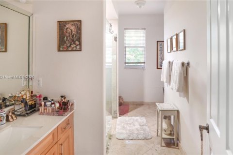 Casa en venta en Pembroke Pines, Florida, 4 dormitorios, 361.3 m2 № 1934002 - foto 19