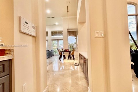 Casa en venta en Pembroke Pines, Florida, 4 dormitorios, 361.3 m2 № 1934002 - foto 24