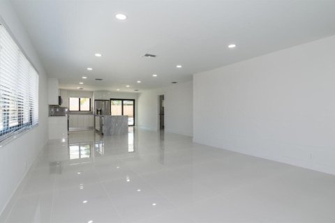 House in Boca Raton, Florida 3 bedrooms, 163.32 sq.m. № 2083502 - photo 5