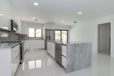 House in Boca Raton, Florida 3 bedrooms, 163.32 sq.m. № 2083502 - photo 8