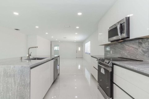 House in Boca Raton, Florida 3 bedrooms, 163.32 sq.m. № 2083502 - photo 10