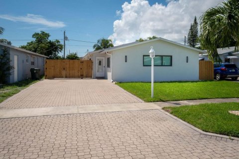 House in Boca Raton, Florida 3 bedrooms, 163.32 sq.m. № 2083502 - photo 2