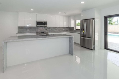 House in Boca Raton, Florida 3 bedrooms, 163.32 sq.m. № 2083502 - photo 9