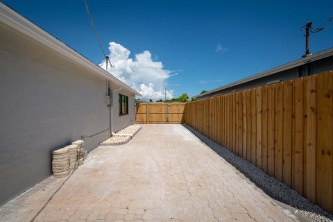 House in Boca Raton, Florida 3 bedrooms, 163.32 sq.m. № 2083502 - photo 29