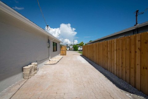 House in Boca Raton, Florida 3 bedrooms, 163.32 sq.m. № 2083502 - photo 28