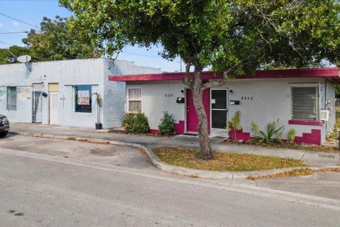 Commercial property in West Palm Beach, Florida № 2146907