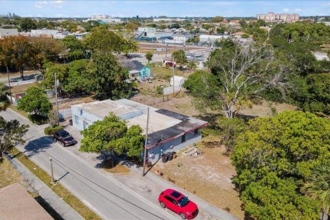 Commercial property in West Palm Beach, Florida № 2146907 - photo 12