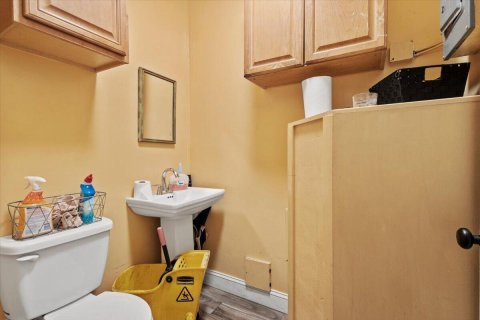 Commercial property in West Palm Beach, Florida № 2146907 - photo 23