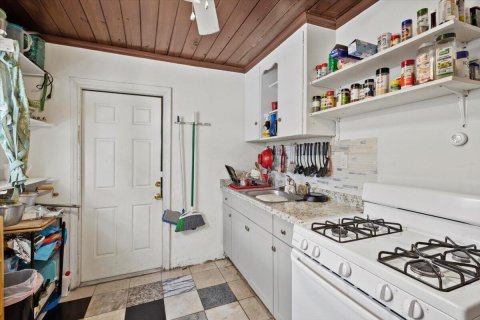 Commercial property in West Palm Beach, Florida № 2146907 - photo 16