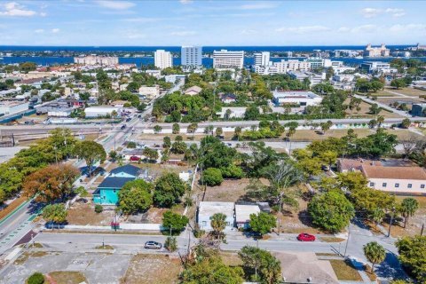 Commercial property in West Palm Beach, Florida № 2146907 - photo 11