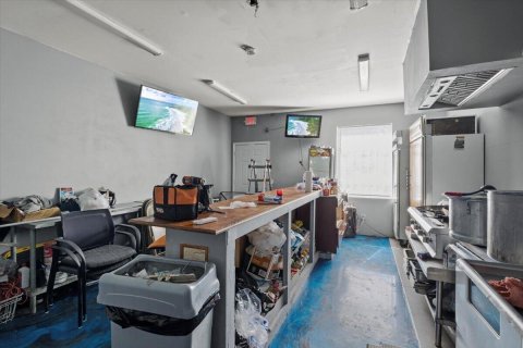 Commercial property in West Palm Beach, Florida № 2146907 - photo 25