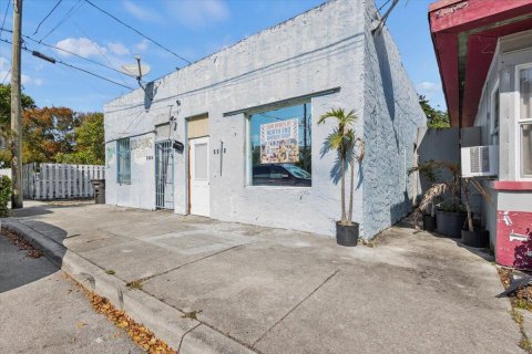 Commercial property in West Palm Beach, Florida № 2146907 - photo 2