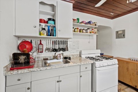 Commercial property in West Palm Beach, Florida № 2146907 - photo 17