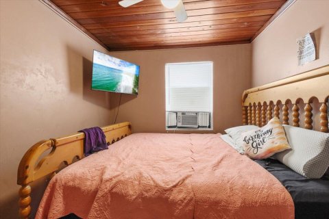 Commercial property in West Palm Beach, Florida № 2146907 - photo 19