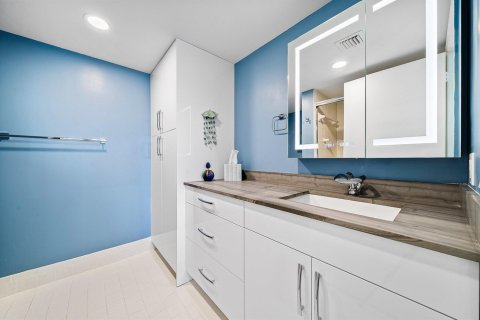 Condo in Delray Beach, Florida, 2 bedrooms  № 2251470 - photo 24