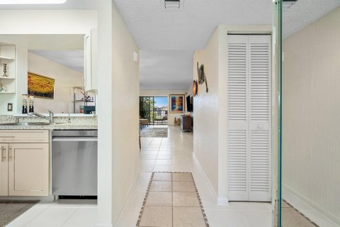 Condo in Delray Beach, Florida, 2 bedrooms  № 2251470 - photo 4