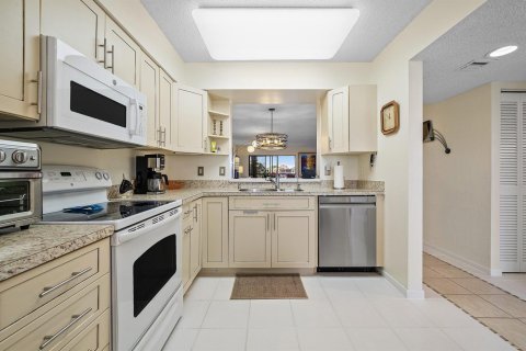 Condo in Delray Beach, Florida, 2 bedrooms  № 2251470 - photo 7