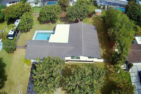 Villa ou maison à vendre à Palmetto Bay, Floride: 3 chambres, 175.59 m2 № 1988728 - photo 3