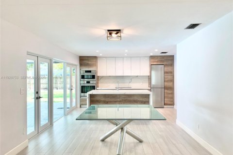 Villa ou maison à vendre à Palmetto Bay, Floride: 3 chambres, 175.59 m2 № 1988728 - photo 11