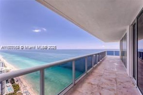 Condominio en alquiler en Hallandale Beach, Florida, 3 dormitorios, 191.84 m2 № 1753706 - foto 20