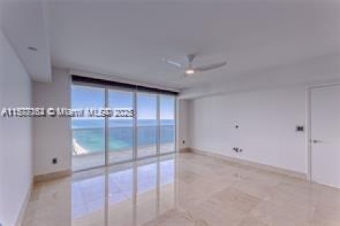 Condominio en alquiler en Hallandale Beach, Florida, 3 dormitorios, 191.84 m2 № 1753706 - foto 17