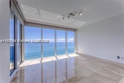 Condominio en alquiler en Hallandale Beach, Florida, 3 dormitorios, 191.84 m2 № 1753706 - foto 10