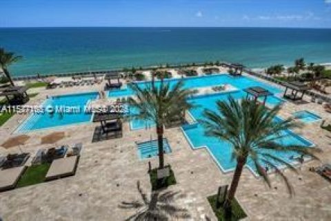 Condominio en alquiler en Hallandale Beach, Florida, 3 dormitorios, 191.84 m2 № 1753706 - foto 8