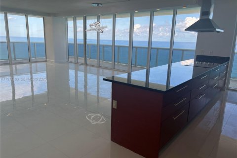 Copropriété à louer à Hallandale Beach, Floride: 3 chambres, 191.84 m2 № 1753706 - photo 28