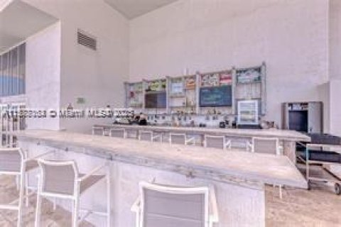 Condominio en alquiler en Hallandale Beach, Florida, 3 dormitorios, 191.84 m2 № 1753706 - foto 18