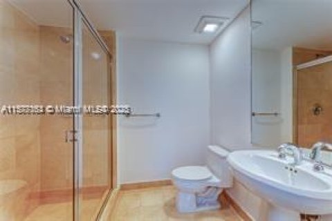 Condominio en alquiler en Hallandale Beach, Florida, 3 dormitorios, 191.84 m2 № 1753706 - foto 11