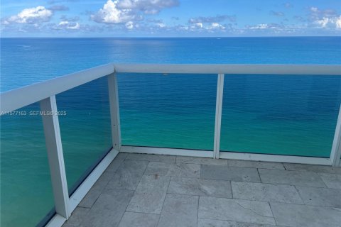 Copropriété à louer à Hallandale Beach, Floride: 3 chambres, 191.84 m2 № 1753706 - photo 29