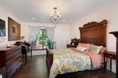 House in Miami, Florida 3 bedrooms, 337.24 sq.m. № 2028900 - photo 28