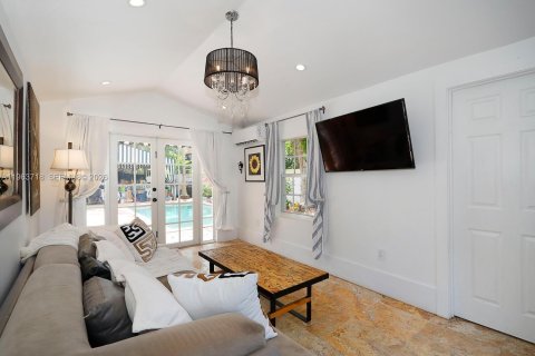 House in Miami, Florida 3 bedrooms, 337.24 sq.m. № 2028900 - photo 30