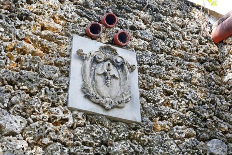 House in Miami, Florida 3 bedrooms, 337.24 sq.m. № 2028900 - photo 27