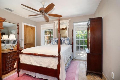 House in Miami, Florida 3 bedrooms, 337.24 sq.m. № 2028900 - photo 15