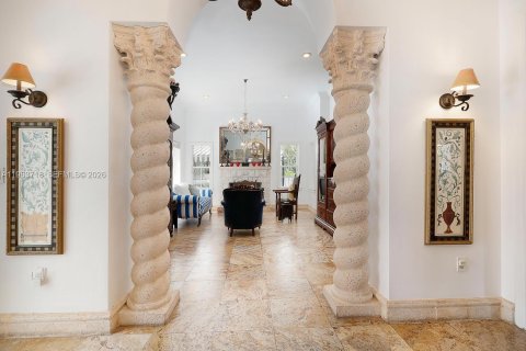 House in Miami, Florida 3 bedrooms, 337.24 sq.m. № 2028900 - photo 13