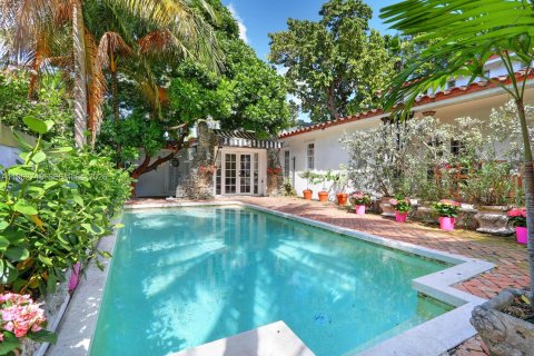 House in Miami, Florida 3 bedrooms, 337.24 sq.m. № 2028900 - photo 21