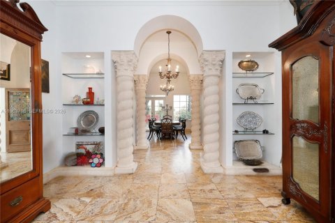 House in Miami, Florida 3 bedrooms, 337.24 sq.m. № 2028900 - photo 11