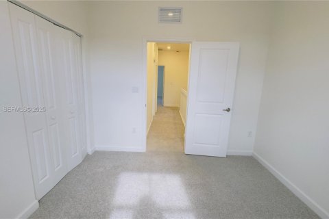 Снять в аренду таунхаус в Хомстед, Флорида 3 спальни, 131.27м2, № 1982878 - фото 22