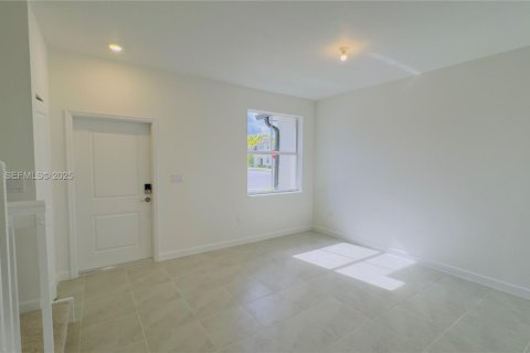 Снять в аренду таунхаус в Хомстед, Флорида 3 спальни, 131.27м2, № 1982878 - фото 4