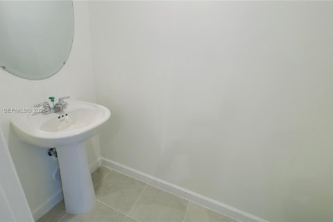 Снять в аренду таунхаус в Хомстед, Флорида 3 спальни, 131.27м2, № 1982878 - фото 14