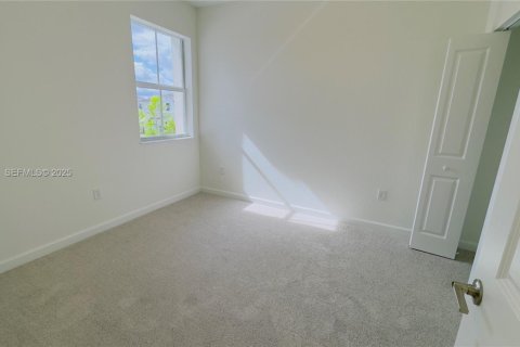 Снять в аренду таунхаус в Хомстед, Флорида 3 спальни, 131.27м2, № 1982878 - фото 20