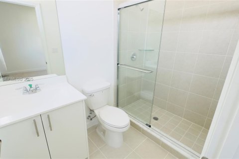 Снять в аренду таунхаус в Хомстед, Флорида 3 спальни, 131.27м2, № 1982878 - фото 18