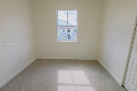 Снять в аренду таунхаус в Хомстед, Флорида 3 спальни, 131.27м2, № 1982878 - фото 21