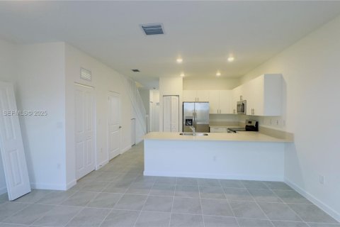 Снять в аренду таунхаус в Хомстед, Флорида 3 спальни, 131.27м2, № 1982878 - фото 11