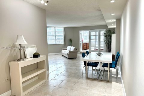 Condo à Miami, Floride, 2 chambres  № 2168141