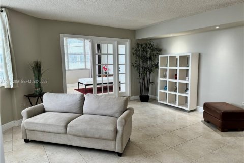 Copropriété à louer à Miami, Floride: 2 chambres, 91.97 m2 № 2168141 - photo 3